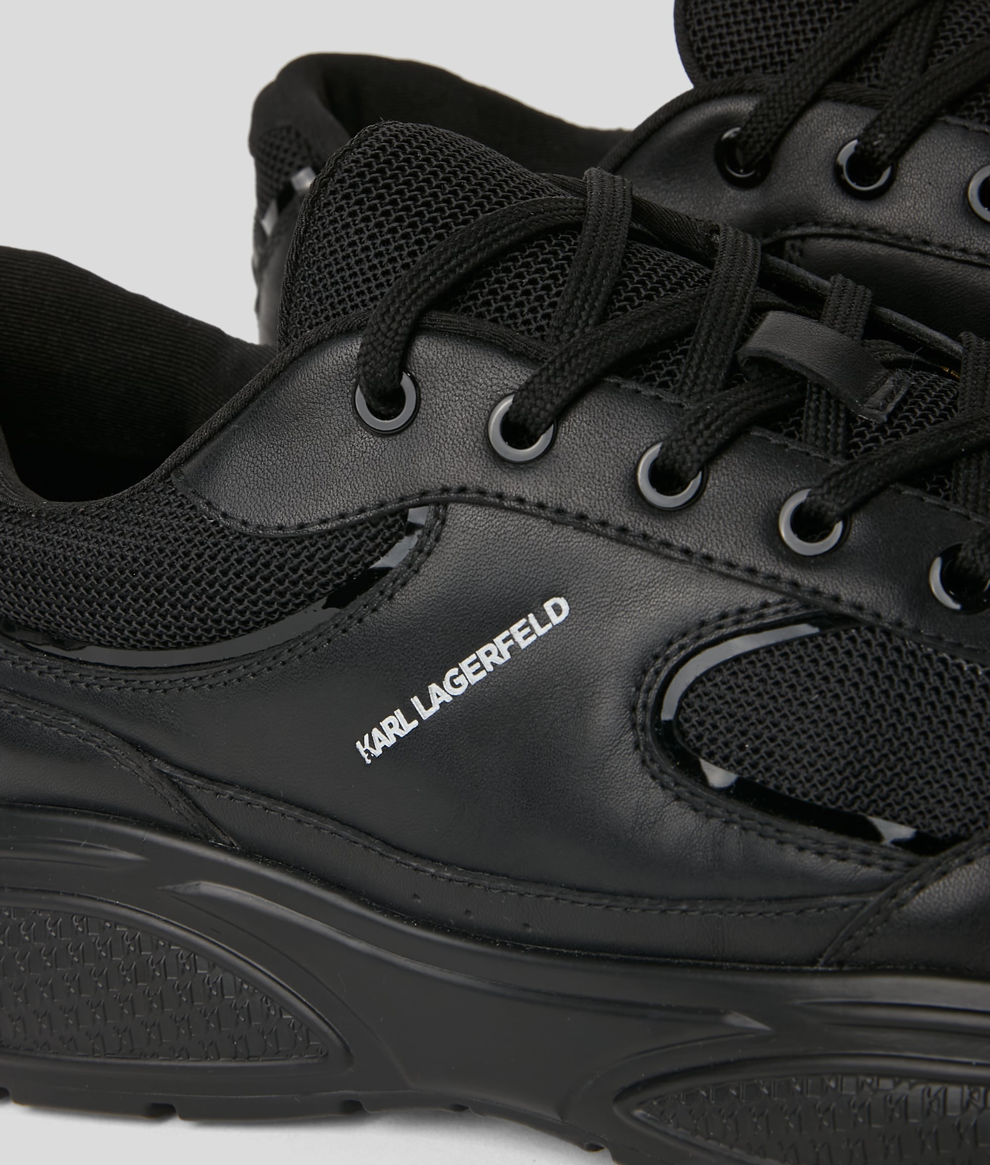VESTA Sneakers