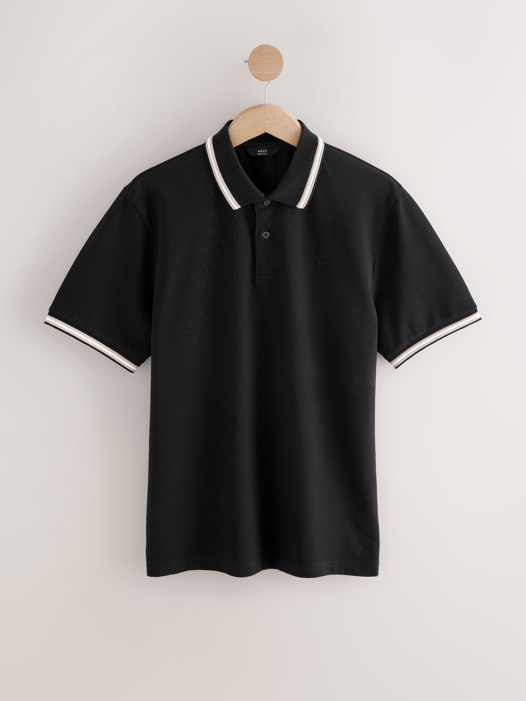 Zwarte poef - Regular fit poloshirt met korte mouwen en contrasterende randen