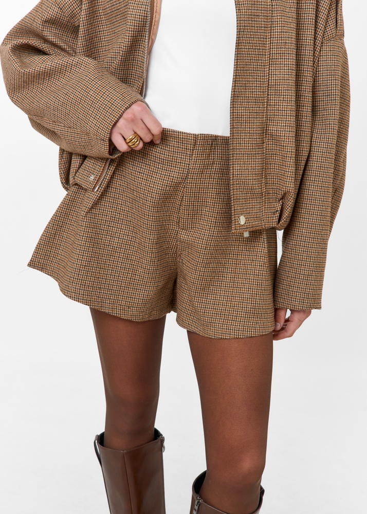 Kylie short bruin