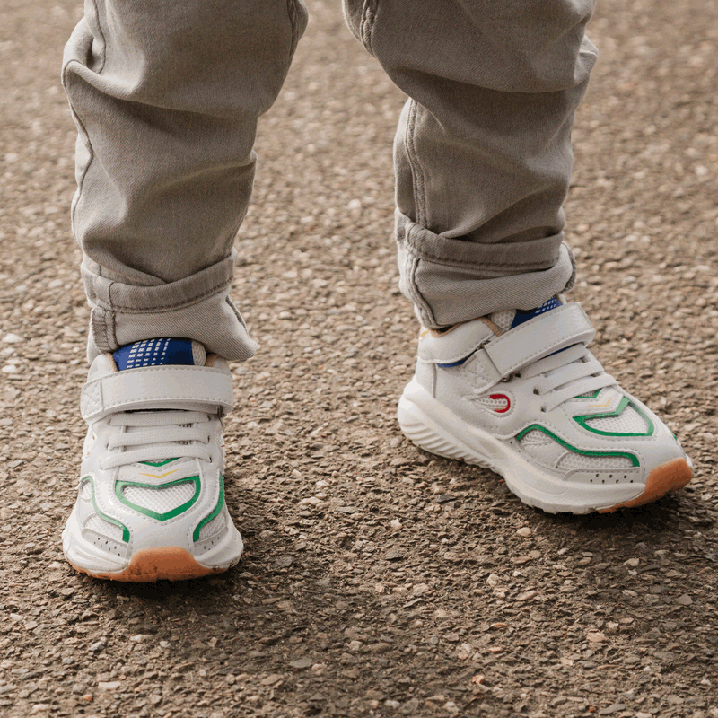 Shoesme sportlicher weißer Sneaker mit buntem Detail