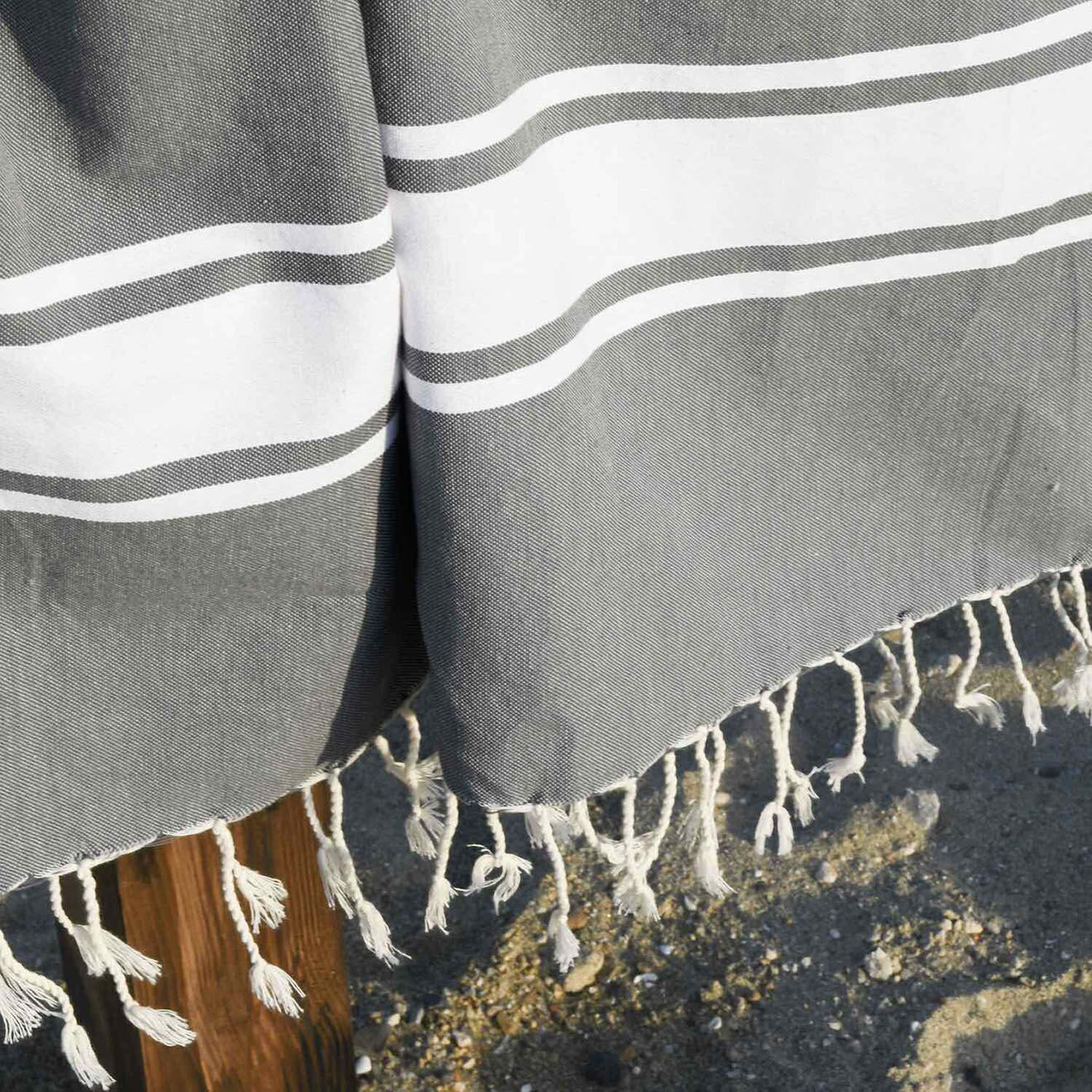 Febronie Fouta Famiglia XXL St Tropez Rayure Classique gris moyen - 200x200 cm