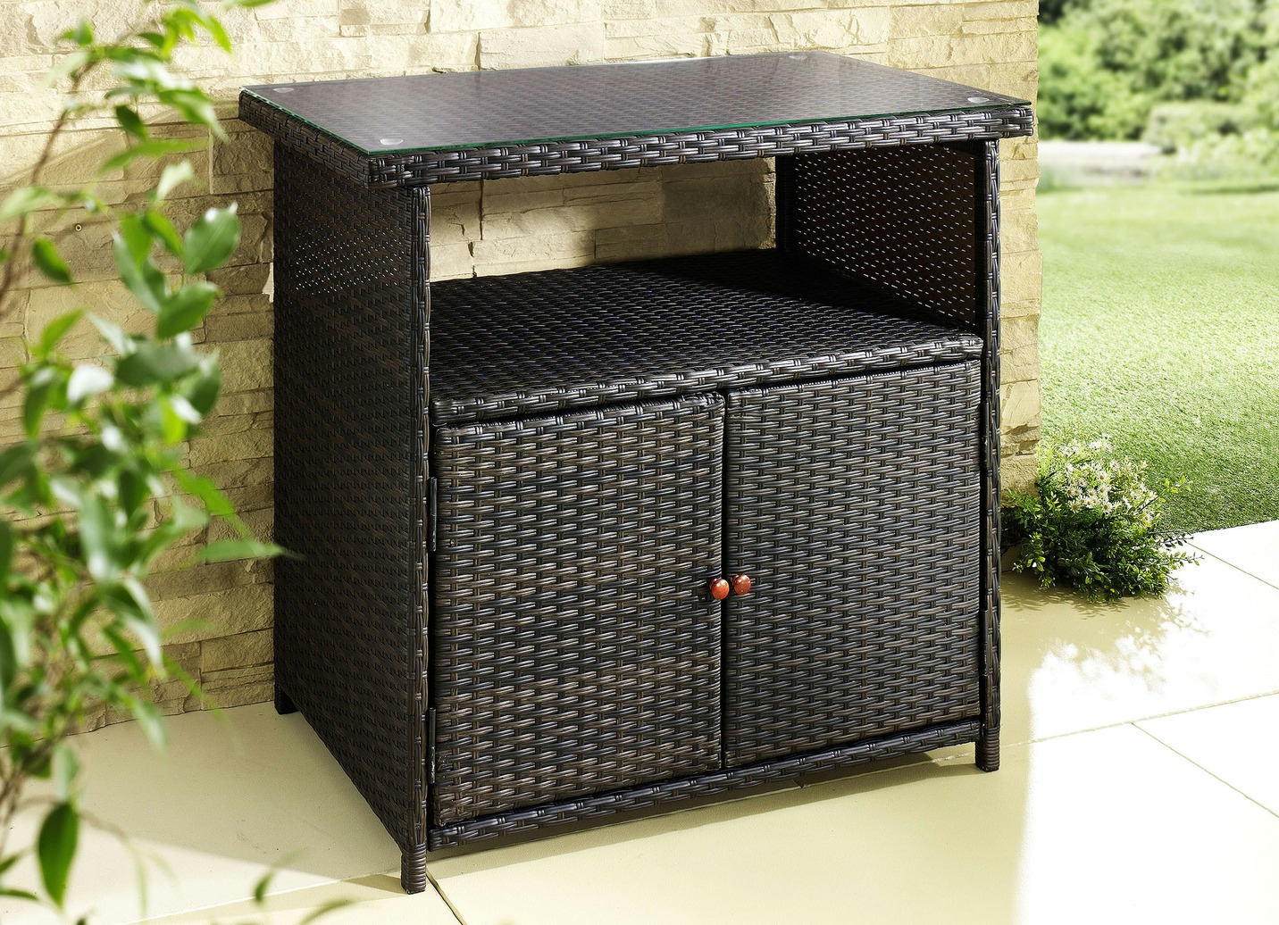 Praktisches Sideboard für Garten oder Terrasse