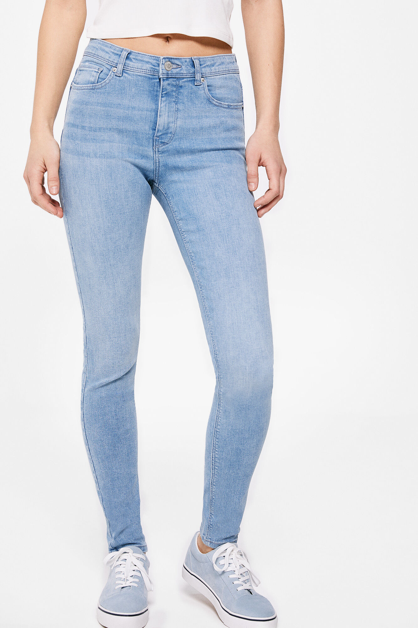 Calça jeans push-up com lavagem sustentável - azul médio