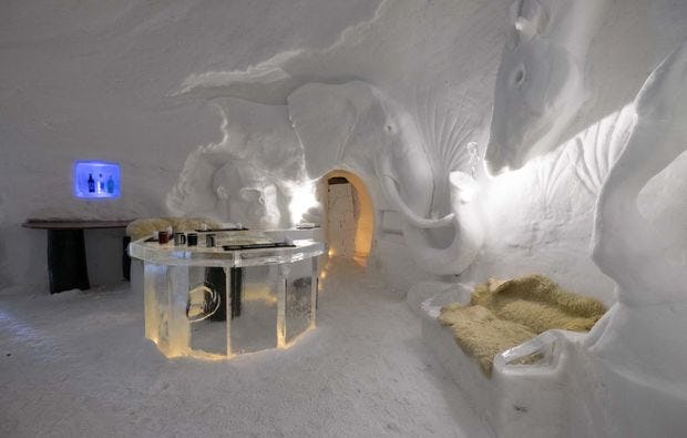 Iglu-Übernachtung in Davos-Kloster als romantisches Geschenk