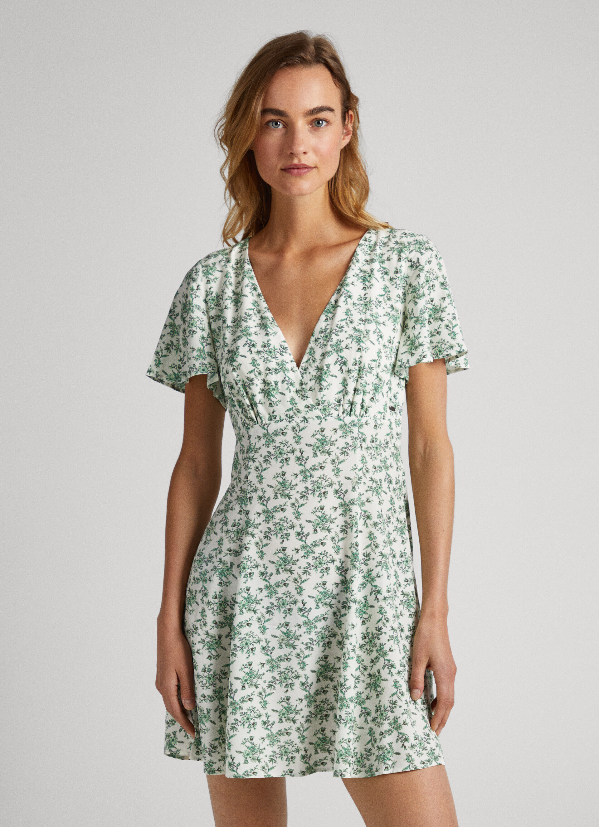 VESTIDO COM ESTAMPA FLORAL - multicolorido