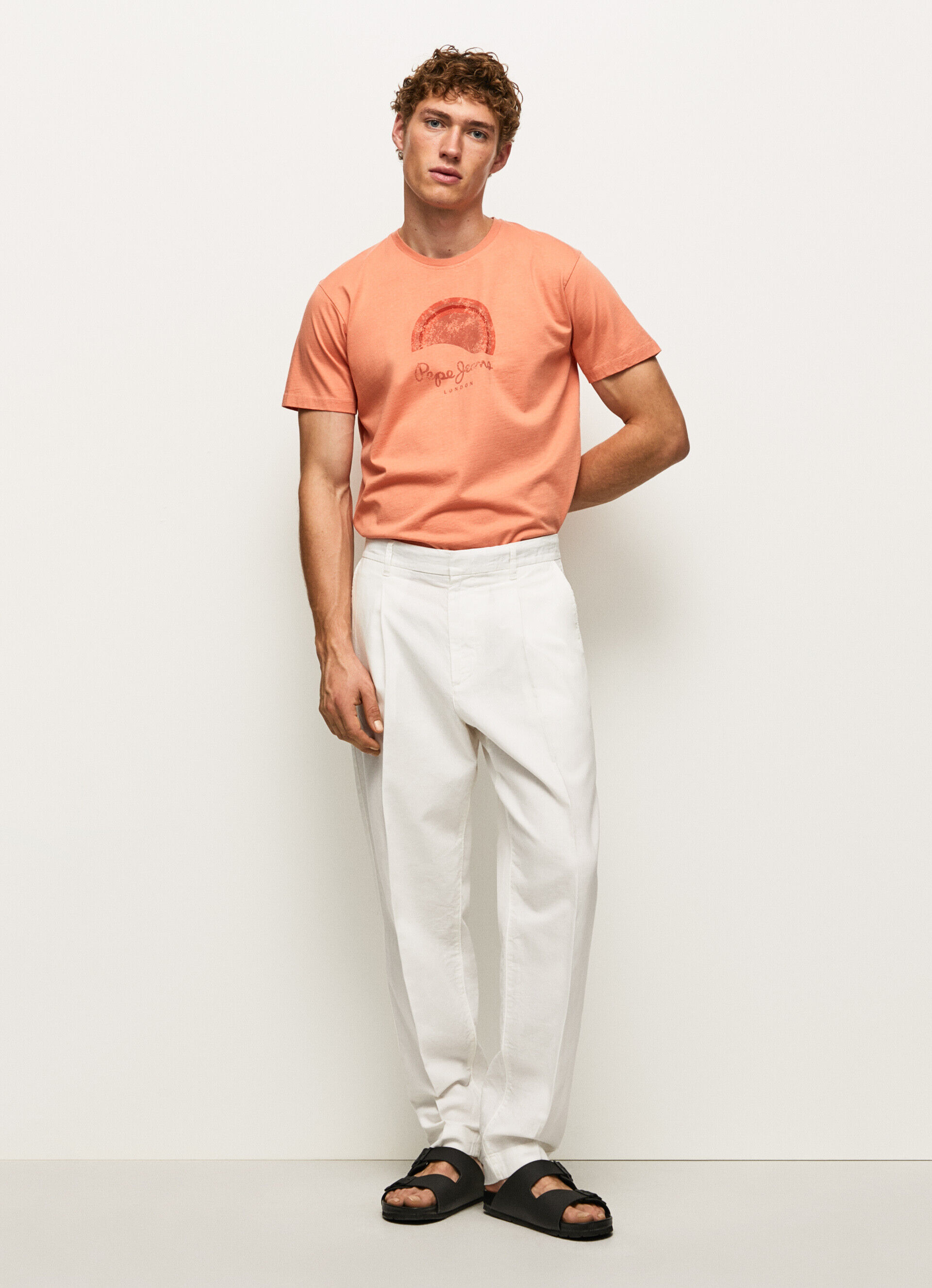Camiseta com logo e efeito desgastado - laranja abóbora