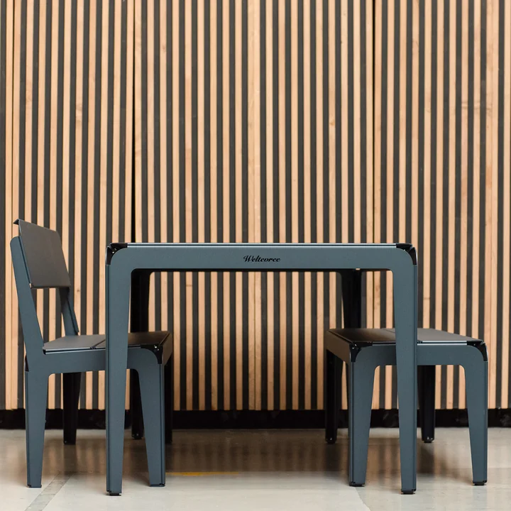 Weltevree - Bended Bench Bank mit Rückenlehne L 140 cm, blassgrün (RAL 6021)