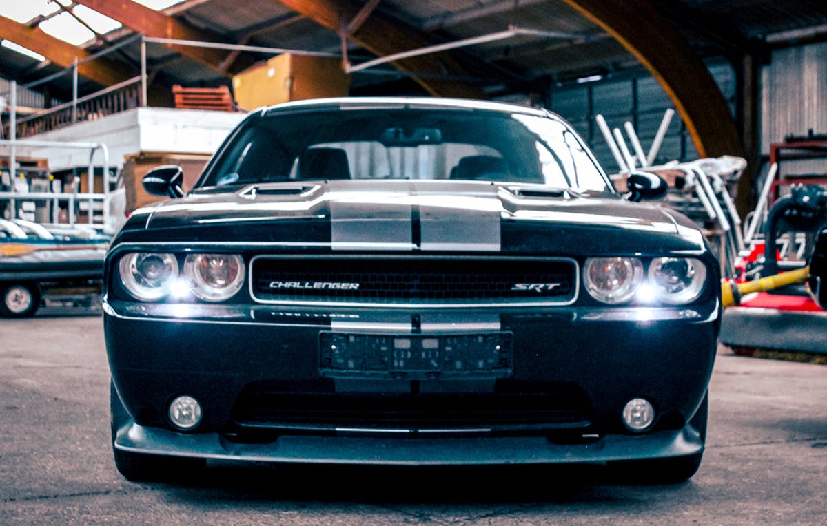 Dodge Challenger fahren Osdorf Raum Kiel