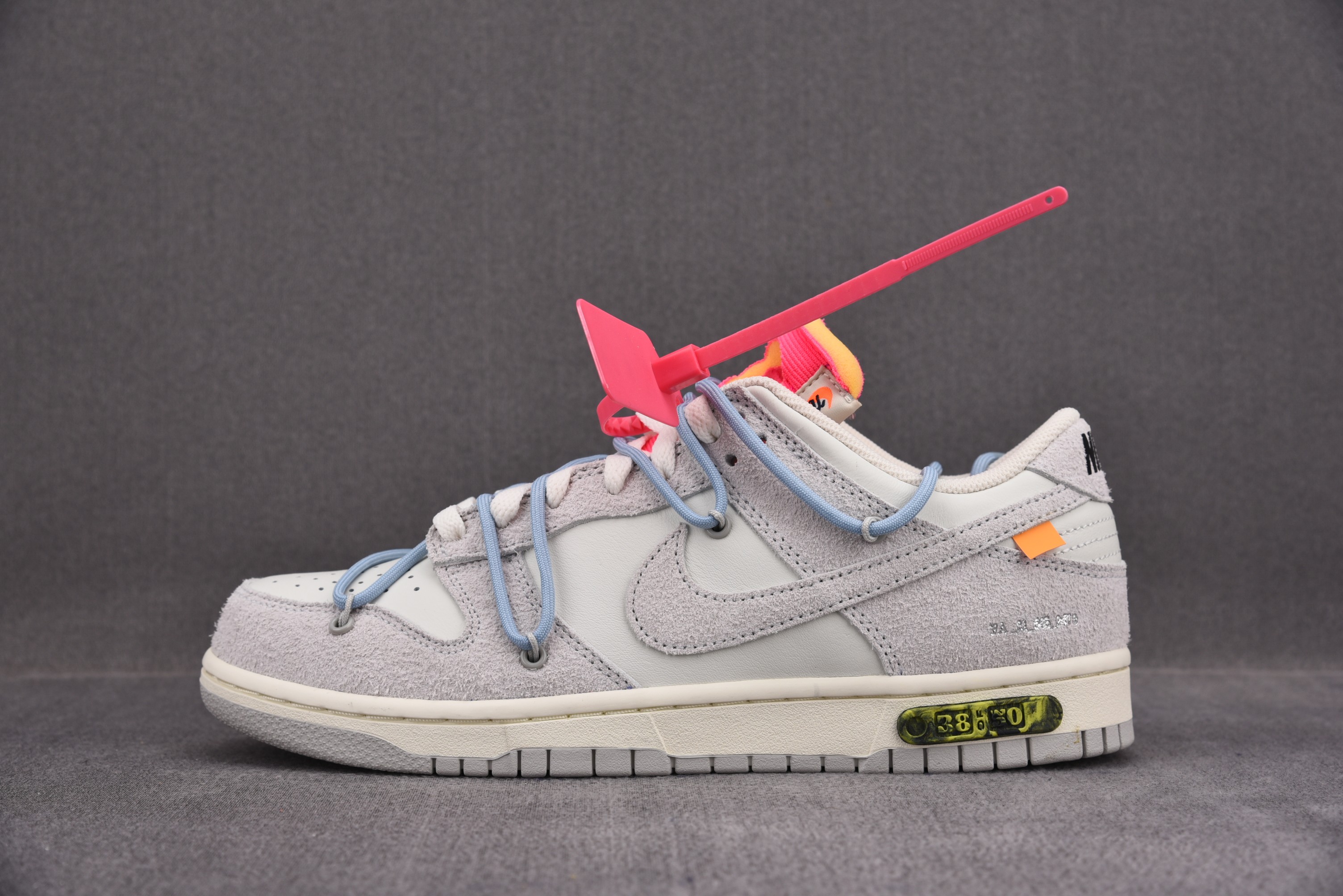 Nike Dunk Low   Lot 38