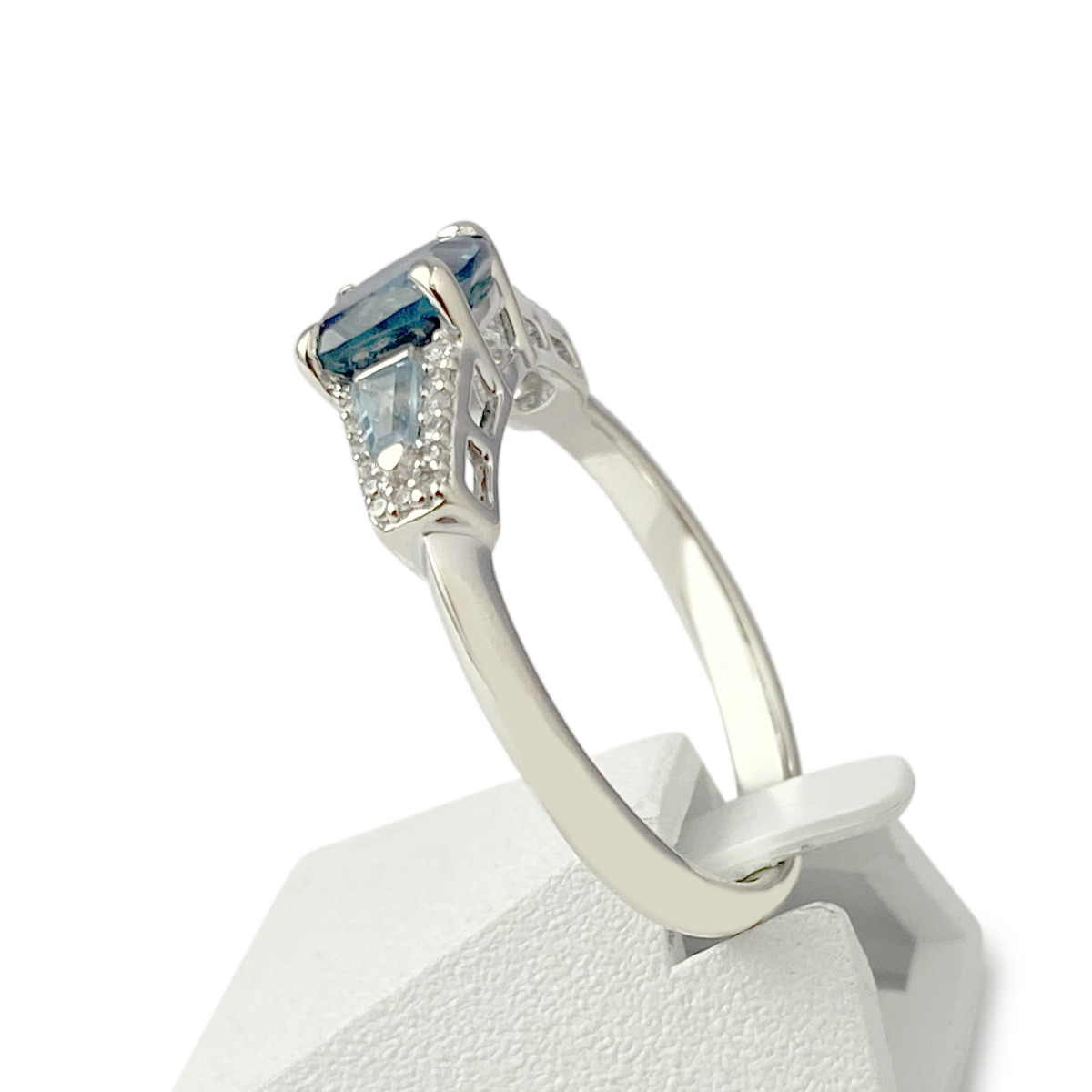 Bague d'occasion or 375 blanc topazes et diamants