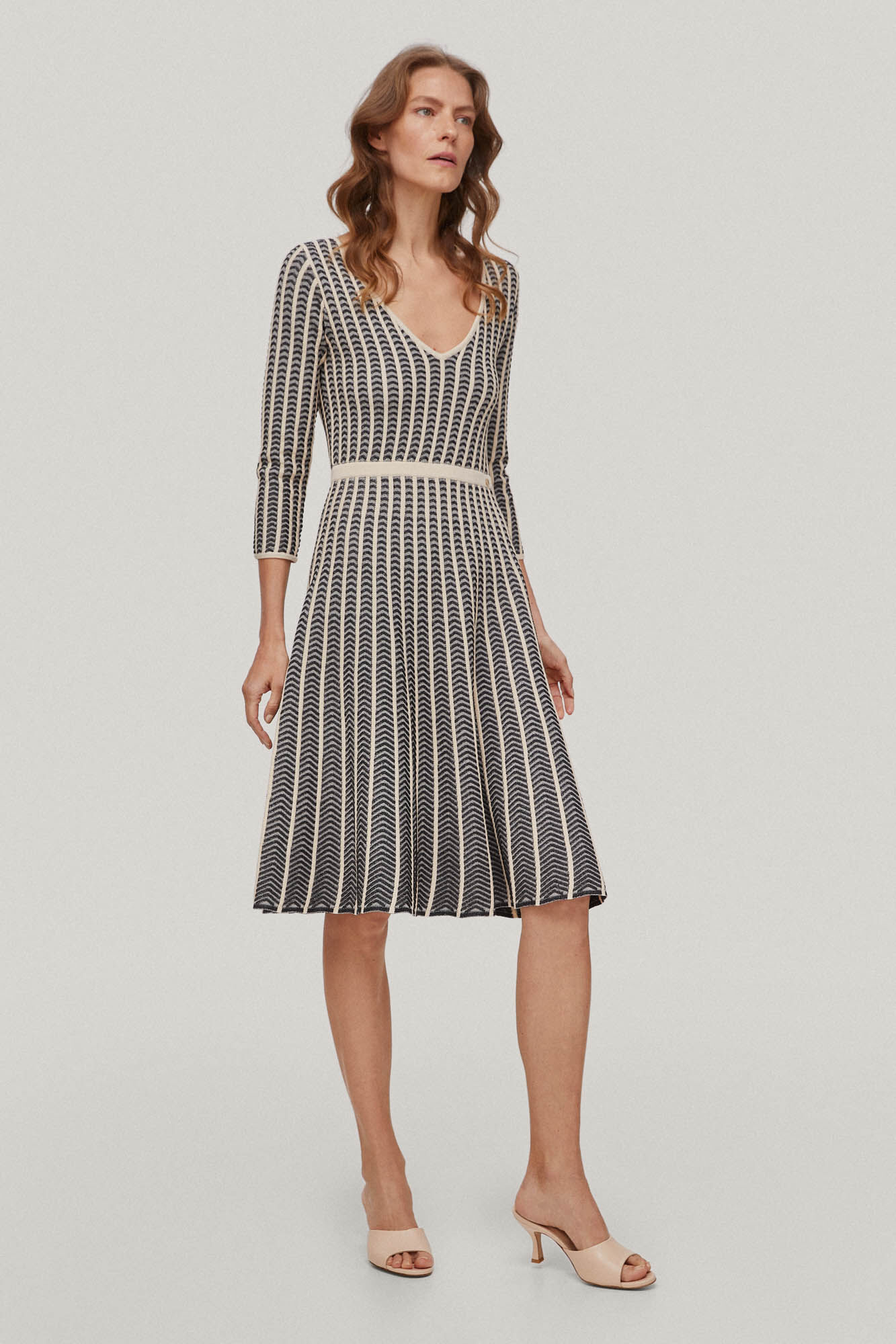 Vestido midi bicolor em ziguezague - Bege