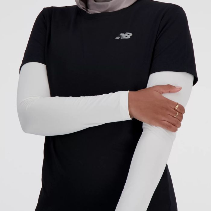New Balance Dame T-shirts Sport Essentials Heathertech T-Shirt Sort