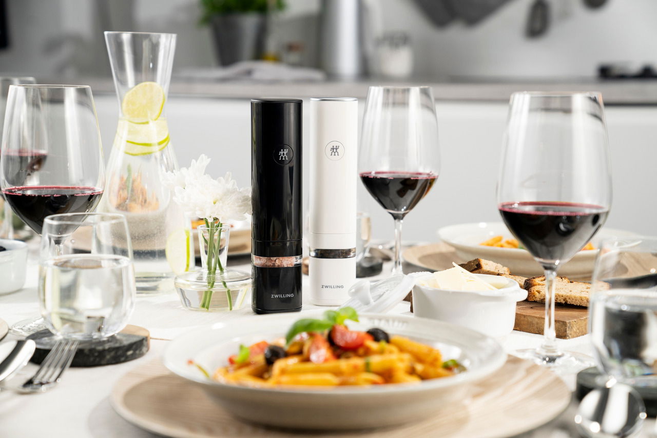 ZWILLING ENFINIGY BLACK Elektrische Pfeffer- und Salzmühle