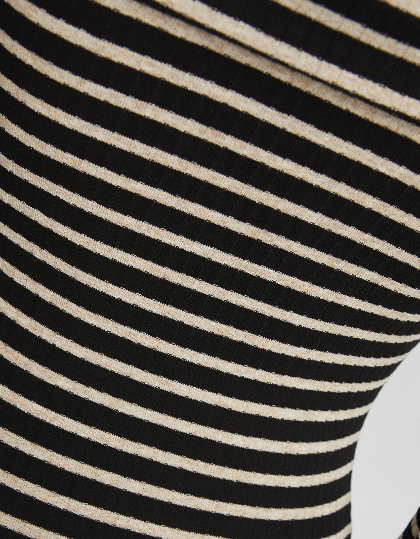 Vestido longo de tricô estilo bardot com mangas compridas