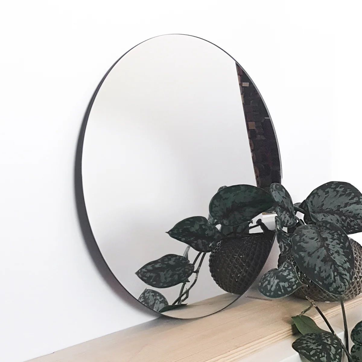 Incado  Design spejl, Sølvfarvet - Ø: 70 cm.