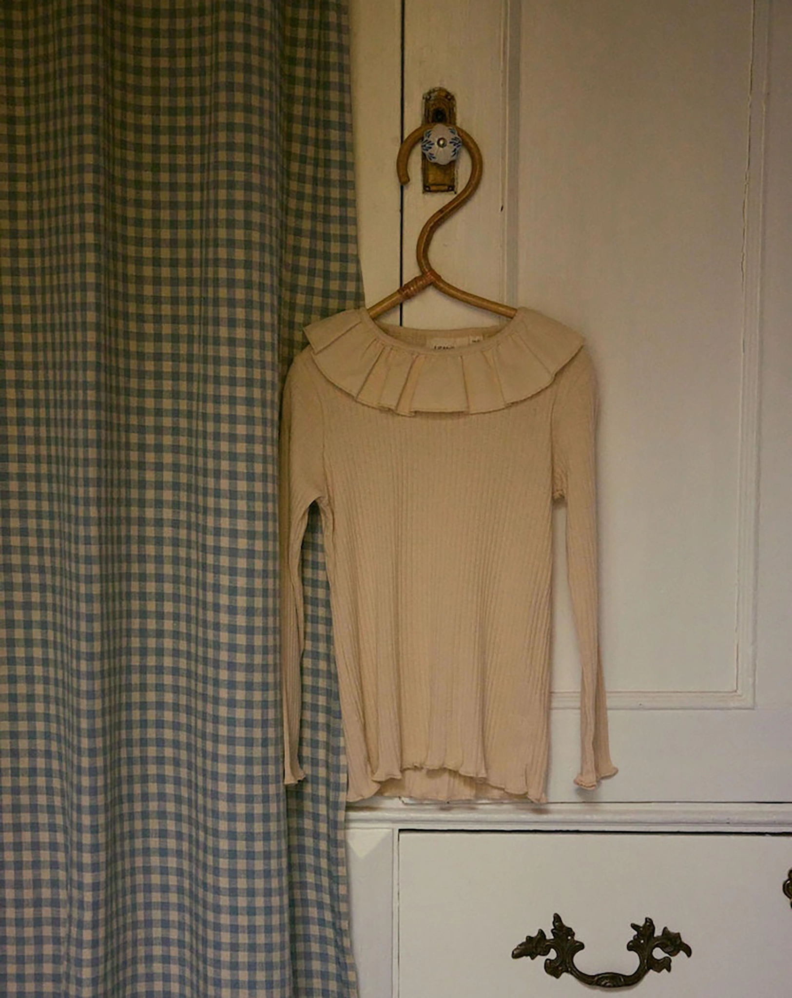 Langarmshirt NMFOMINA mit Rüschenkragen in wood ash