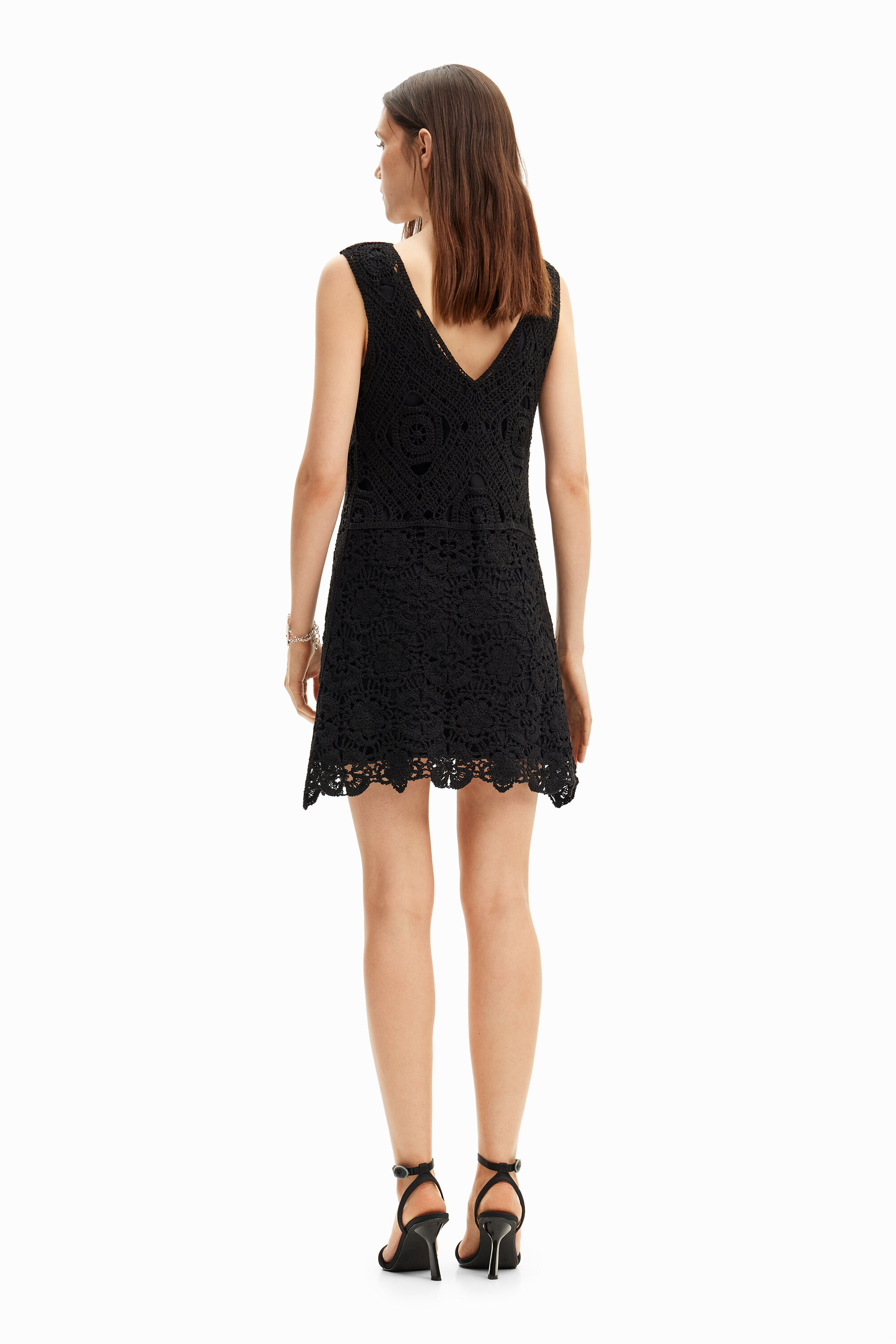 Vestido curto de crochê