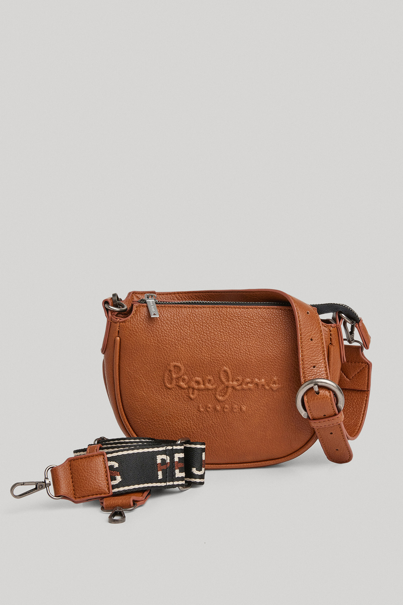Bolsa de ombro com logotipo gravado