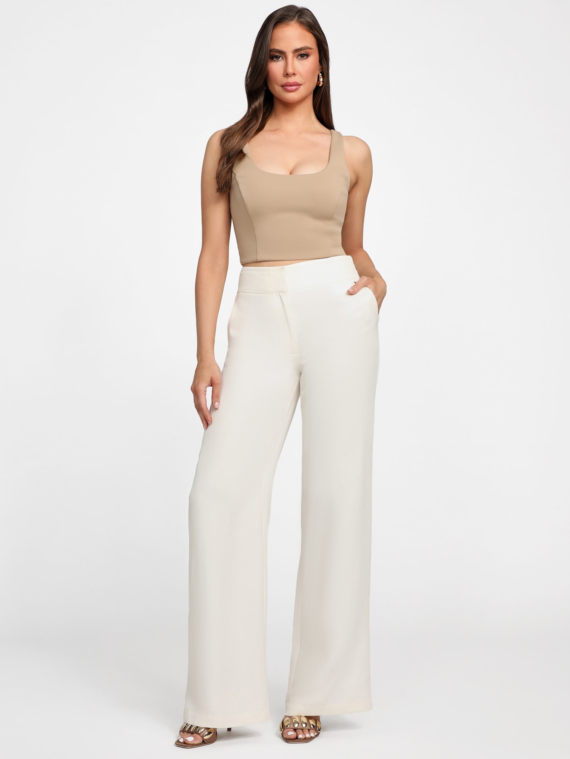 Top cropped Paulina