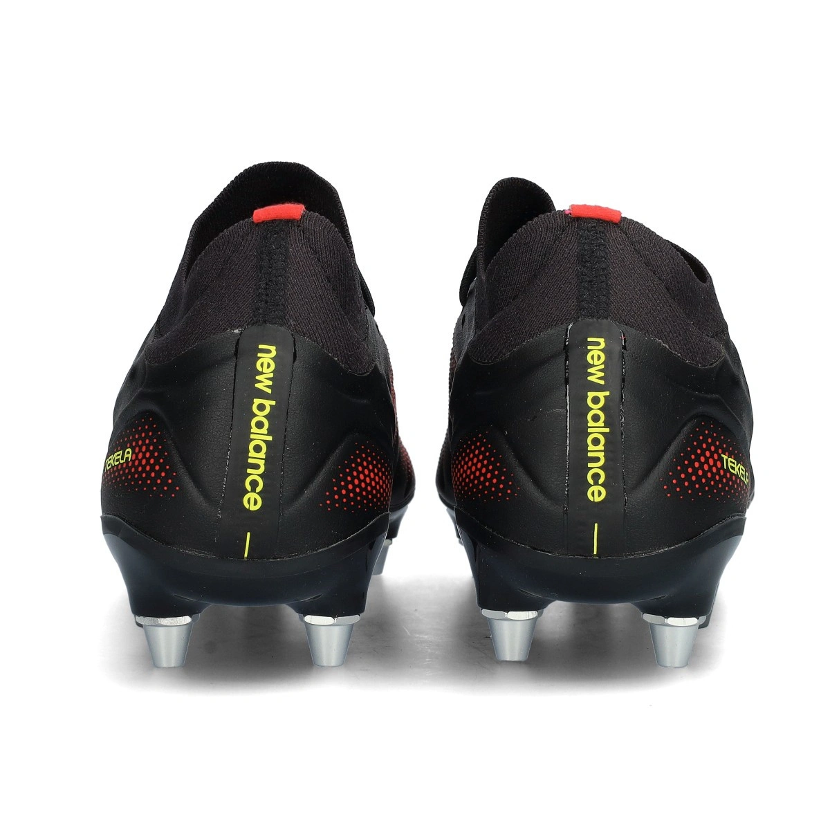Chuteira New Balance Tekela Pro Low Laced SG V5