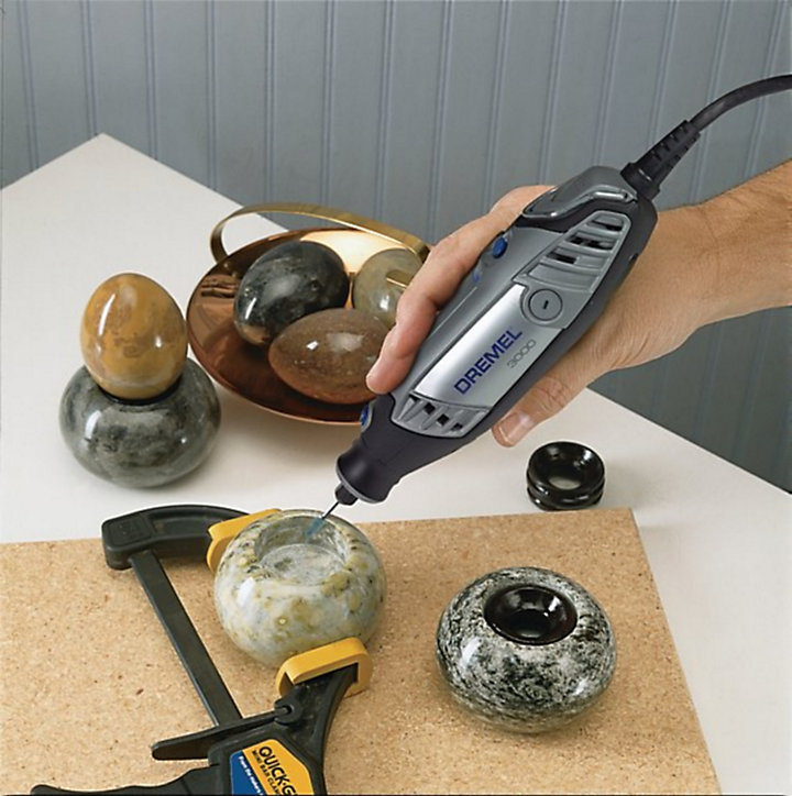 Outil multifonction Dremel 3000-15 + 1 guide de découpe (130W), 15 accessoires
