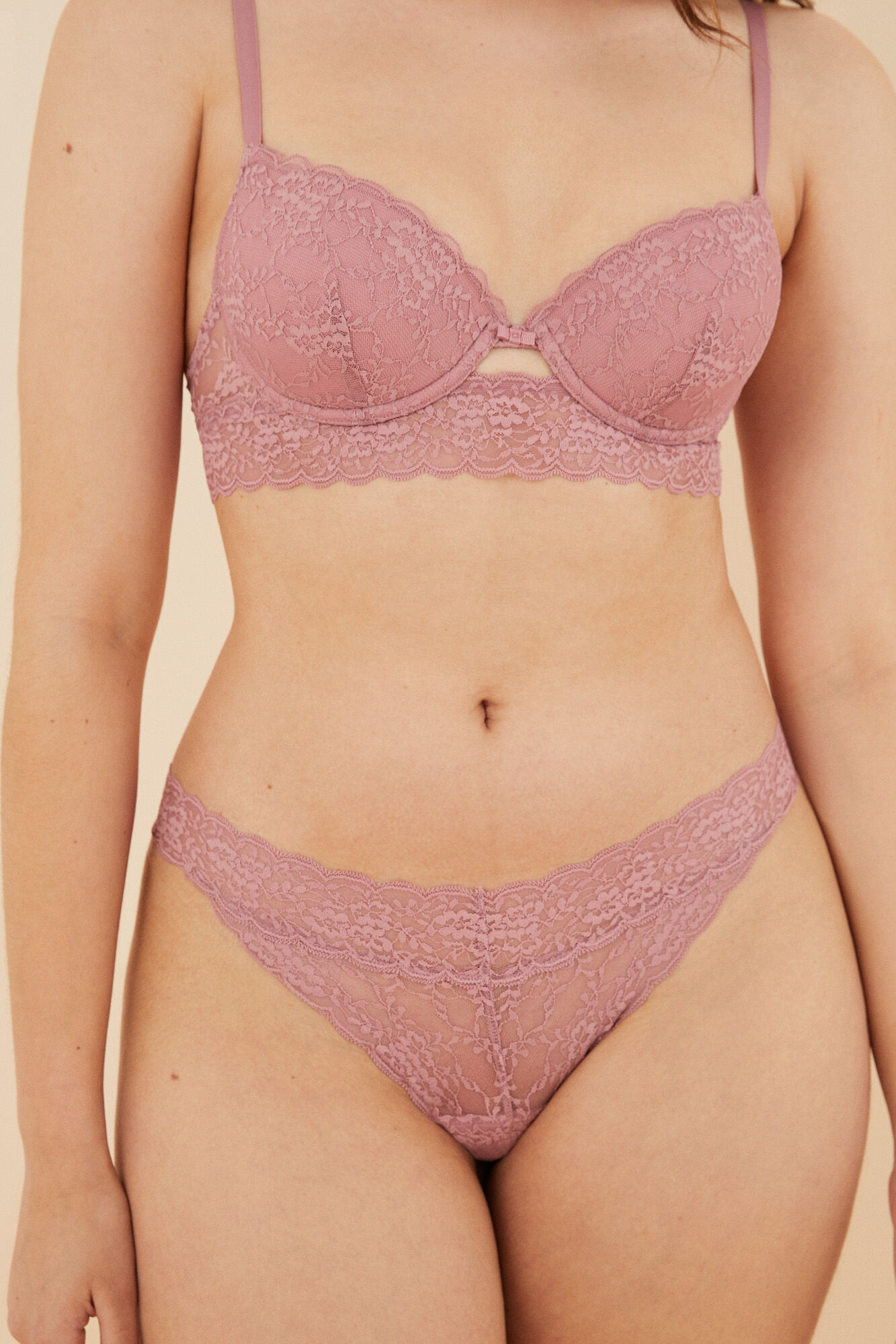 Calcinha de renda rosa