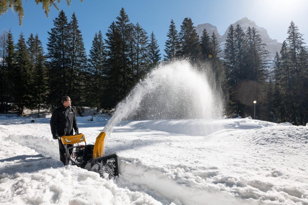 STIGA ST 5262 P Benzin-Schneefräse, 62cm Räumbreite, 50cm Schneetiefe, Scheinwerfer