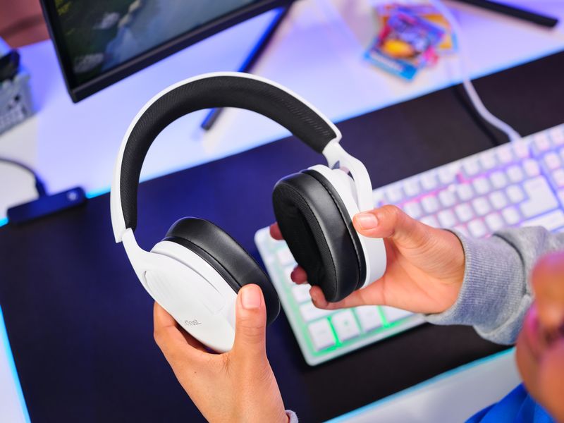 Trust Headset GXT 489W FAYZO Schwarz/Weiss Leistungsstarkes, ohrumschliessendes Gaming-Headset, hergestellt für PC, Laptop und Konsolen