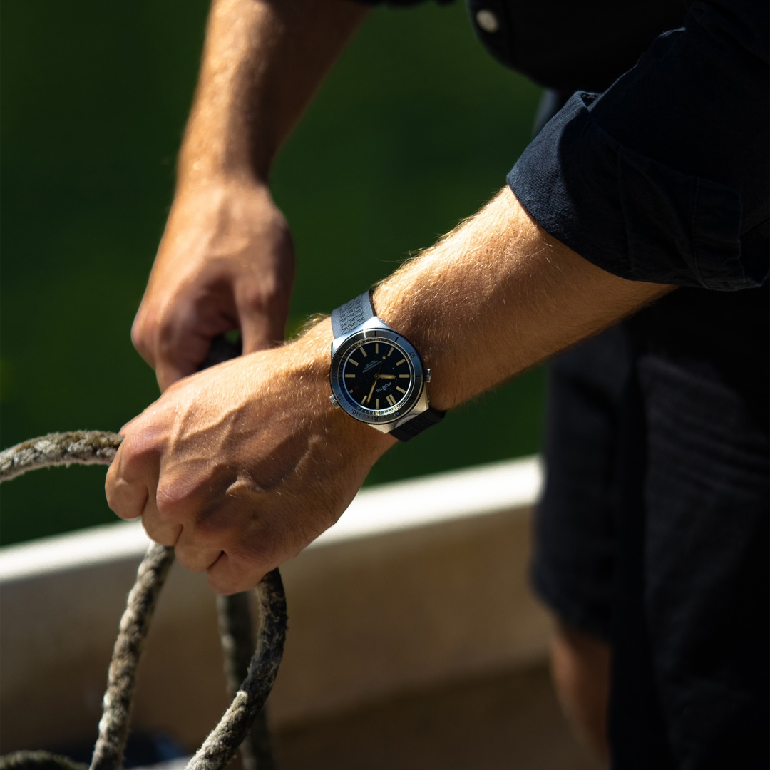Fortis Marinemaster M-44 Chronometer Black Resin Horizon Strap