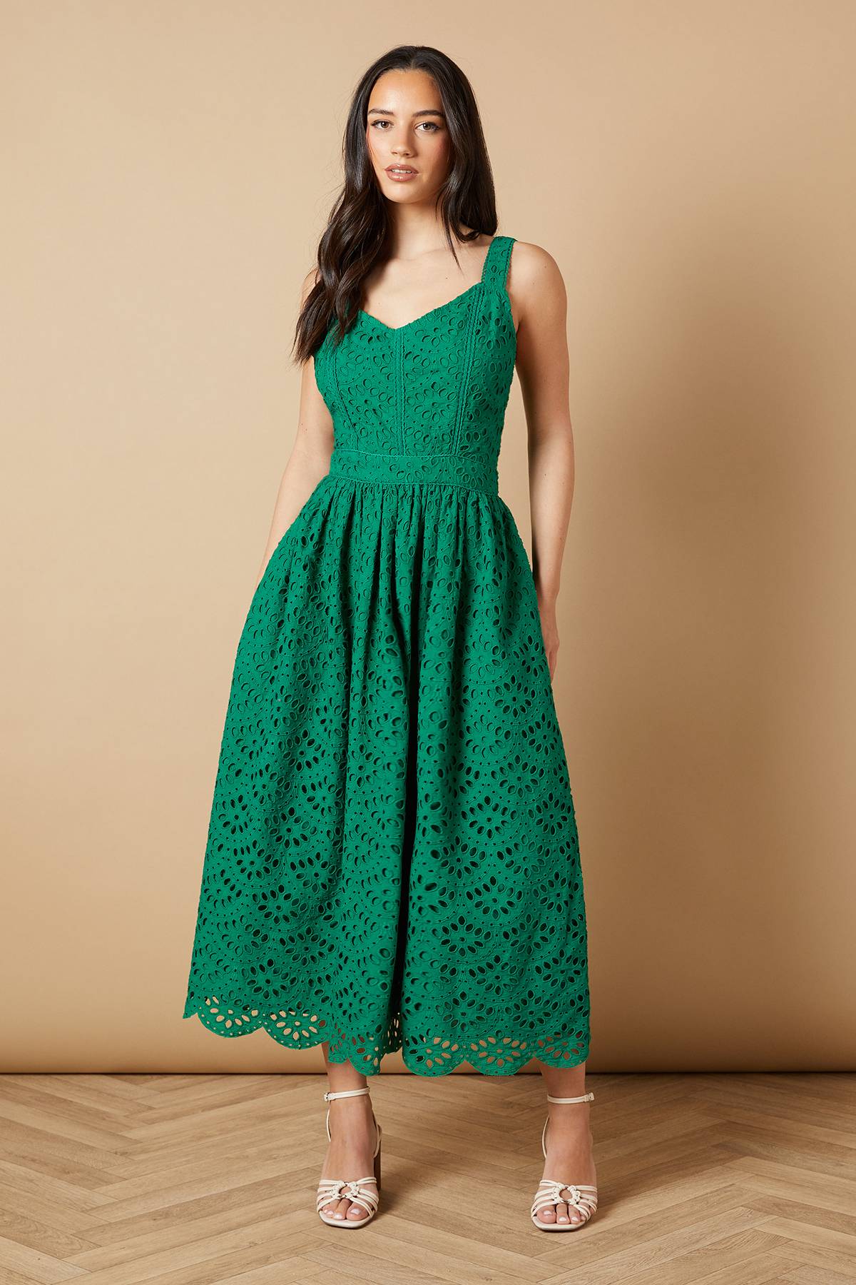 Oasis Robe Midi Brodée en Broderie Anglaise
