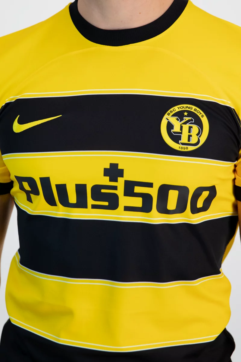 Nike Young Boys Bern Home Replica Herren Fussballtrikot 2324