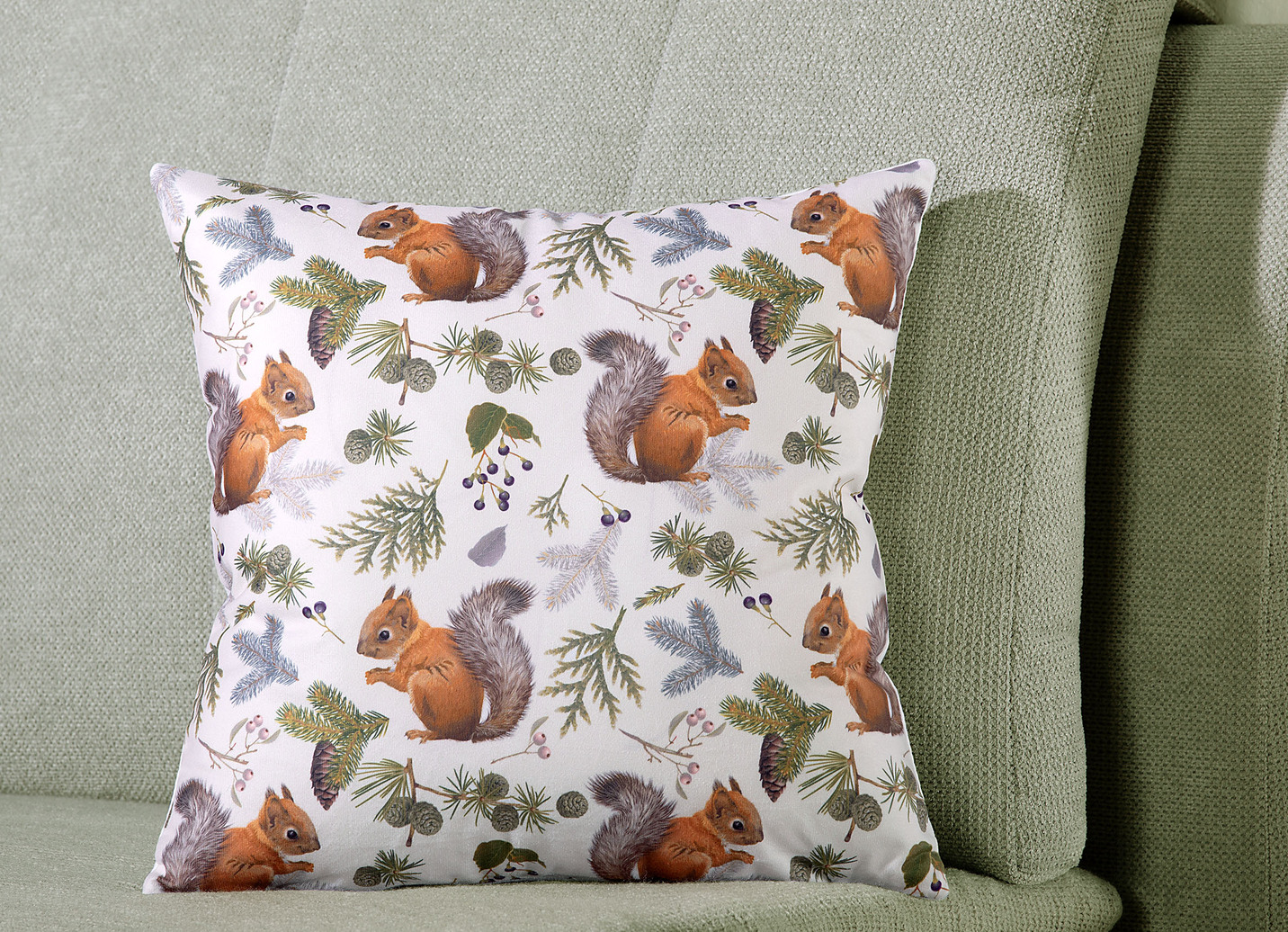 Herbstlicher Kissenbezug mit Eichhörnchen-Motiv