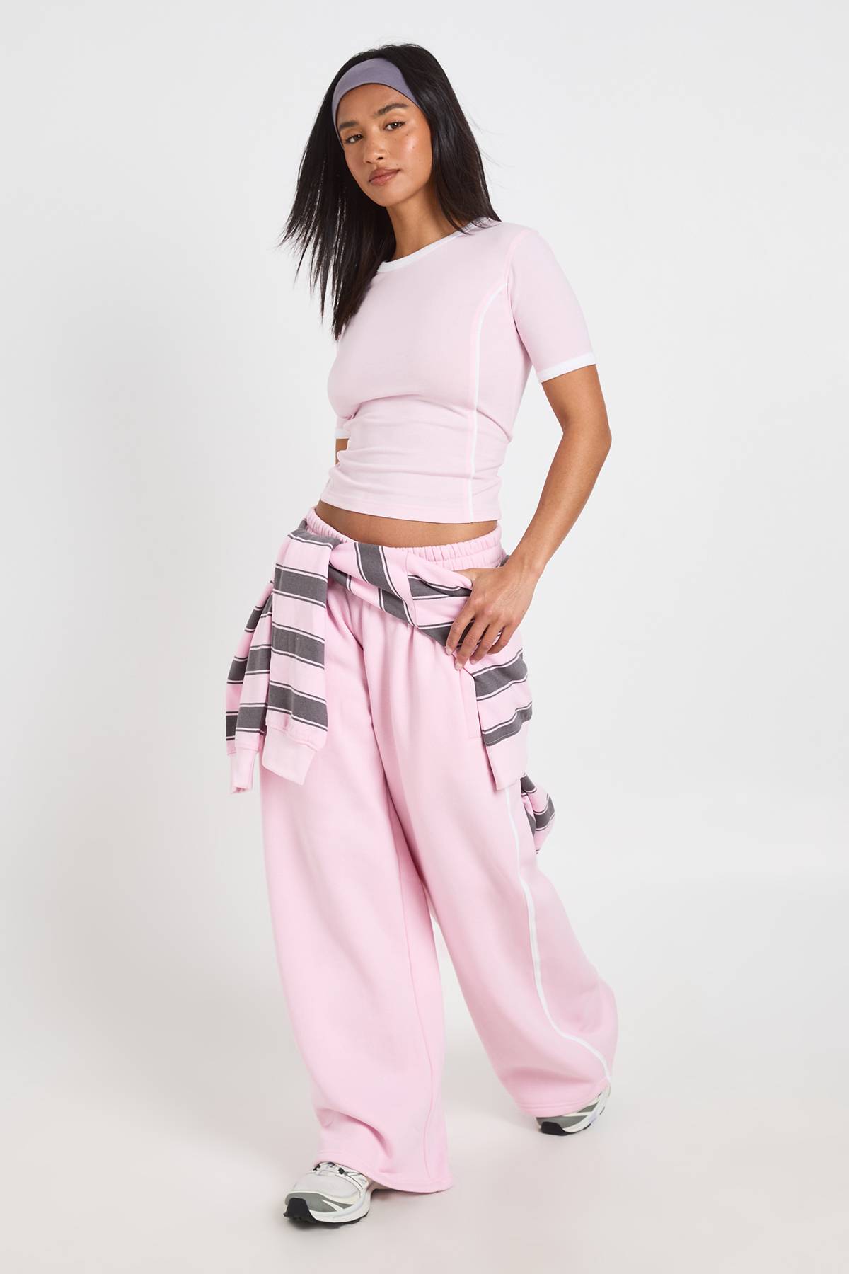 boohoo Ensemble Petite T-shirt À Détail De Passepoil Et Jogging À Jambe Droite