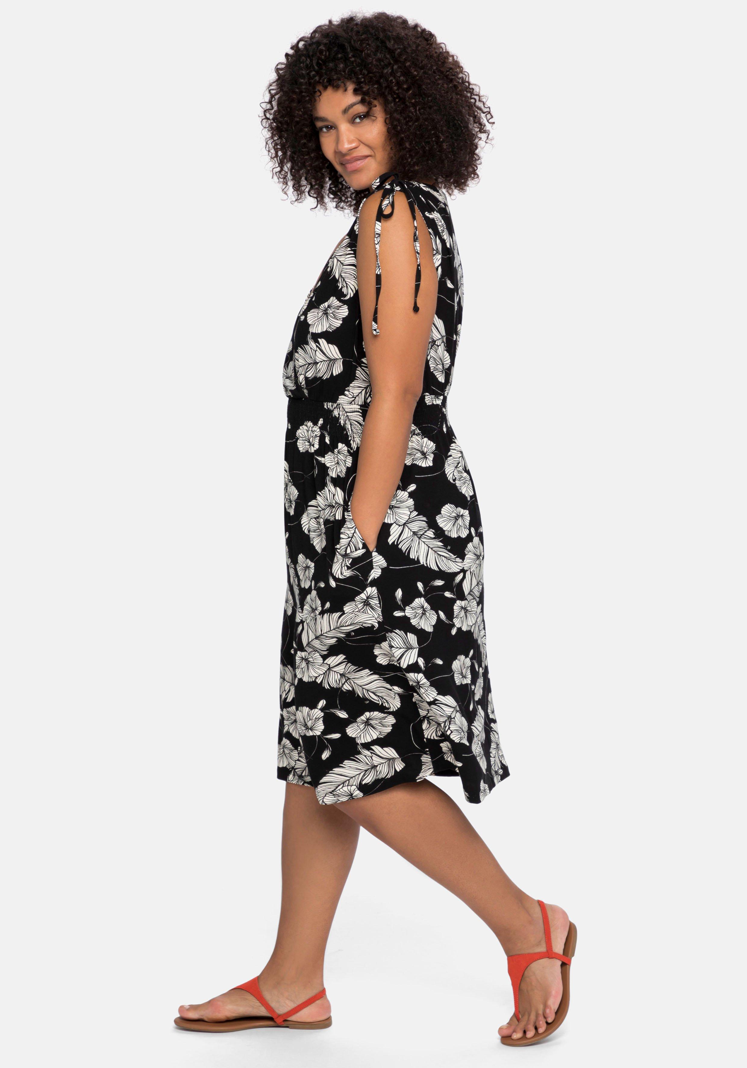 Kleid in Wickeloptik, mit floralem Druck