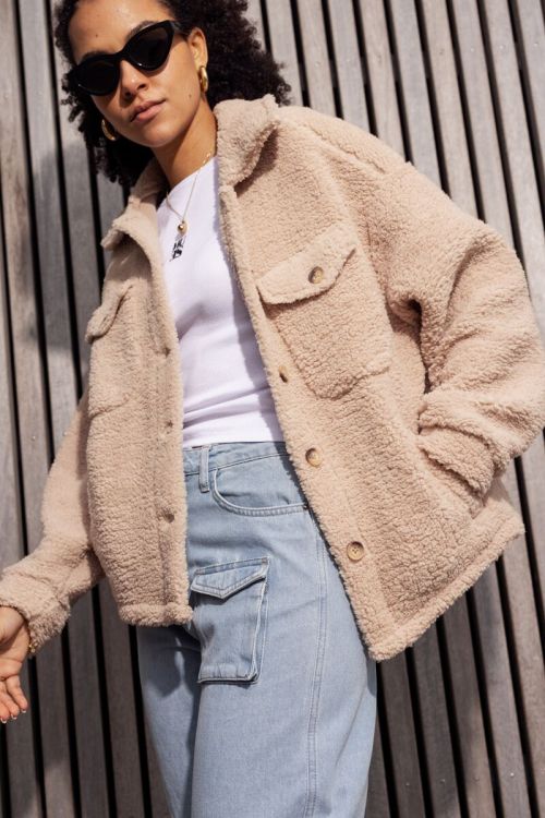 Beige teddy jasje met zakken