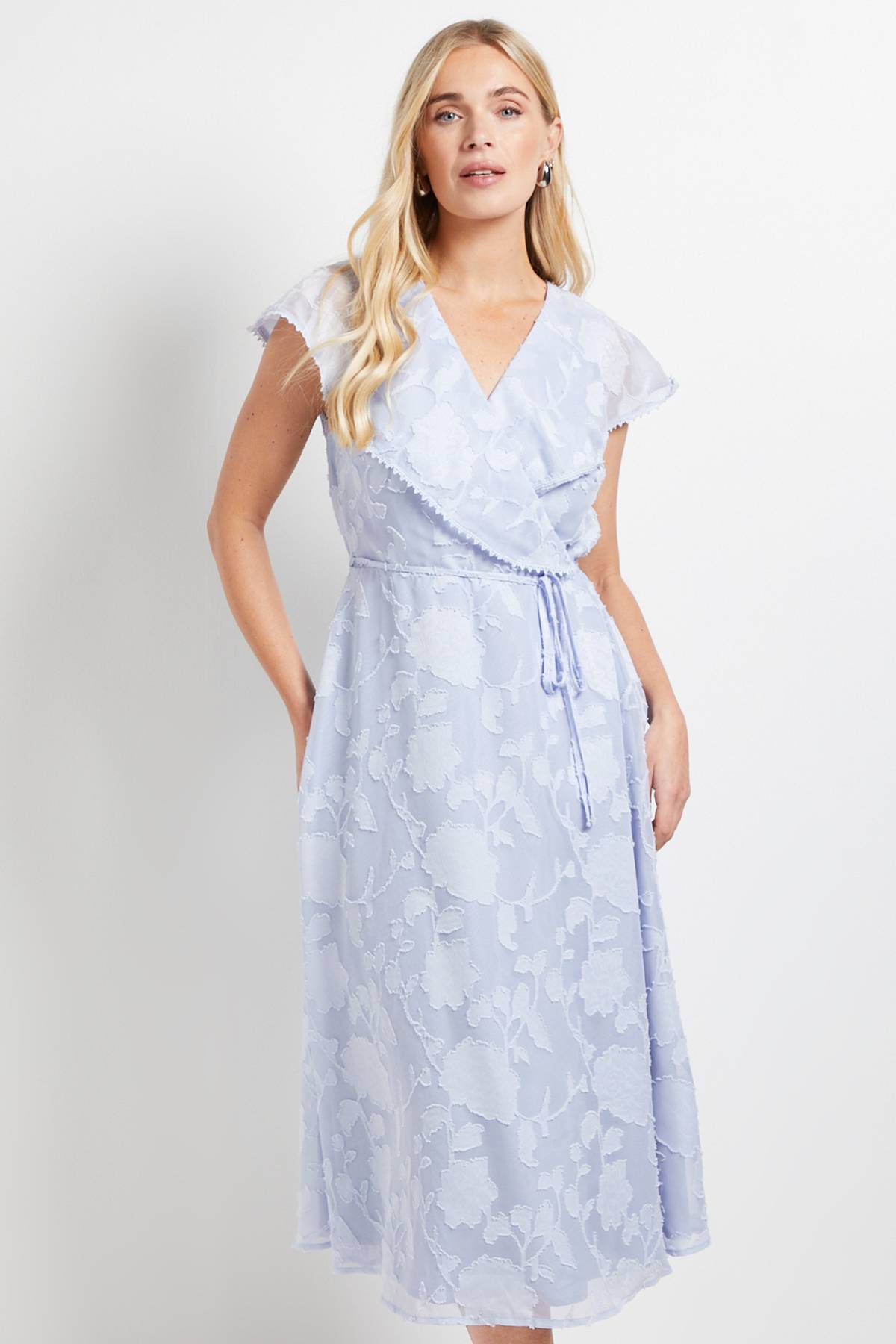 Wallis Robe Mi-Longue à Volants Petite Taille Motif Floral Dévoré