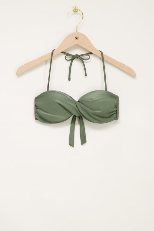 Groen glanzende bikini top met twist