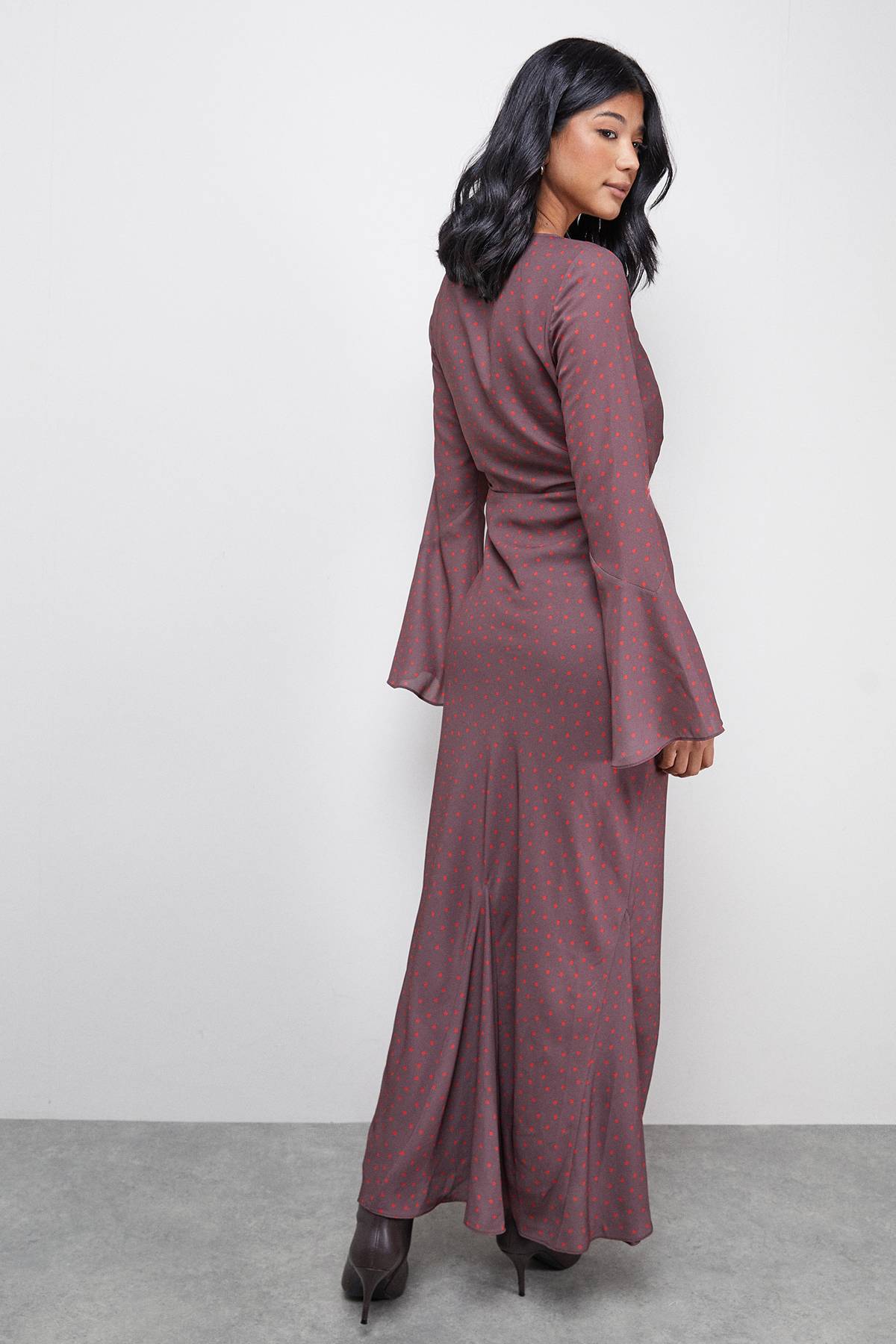 Warehouse Robe Maxi Premium en Georgette avec Fronces Devant et Manchettes Volantées