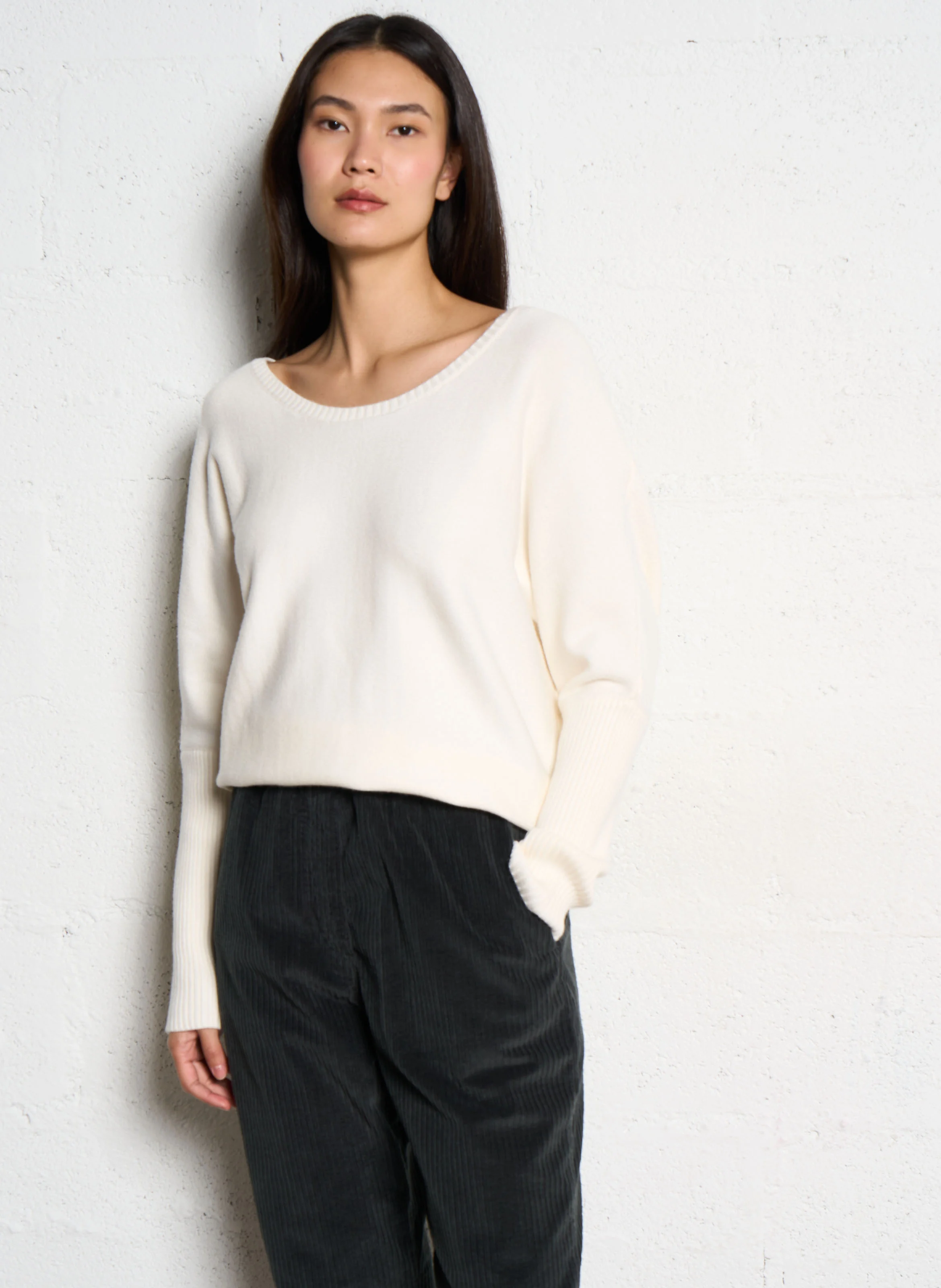 MKNOT - Pull col rond dos en V | Beige