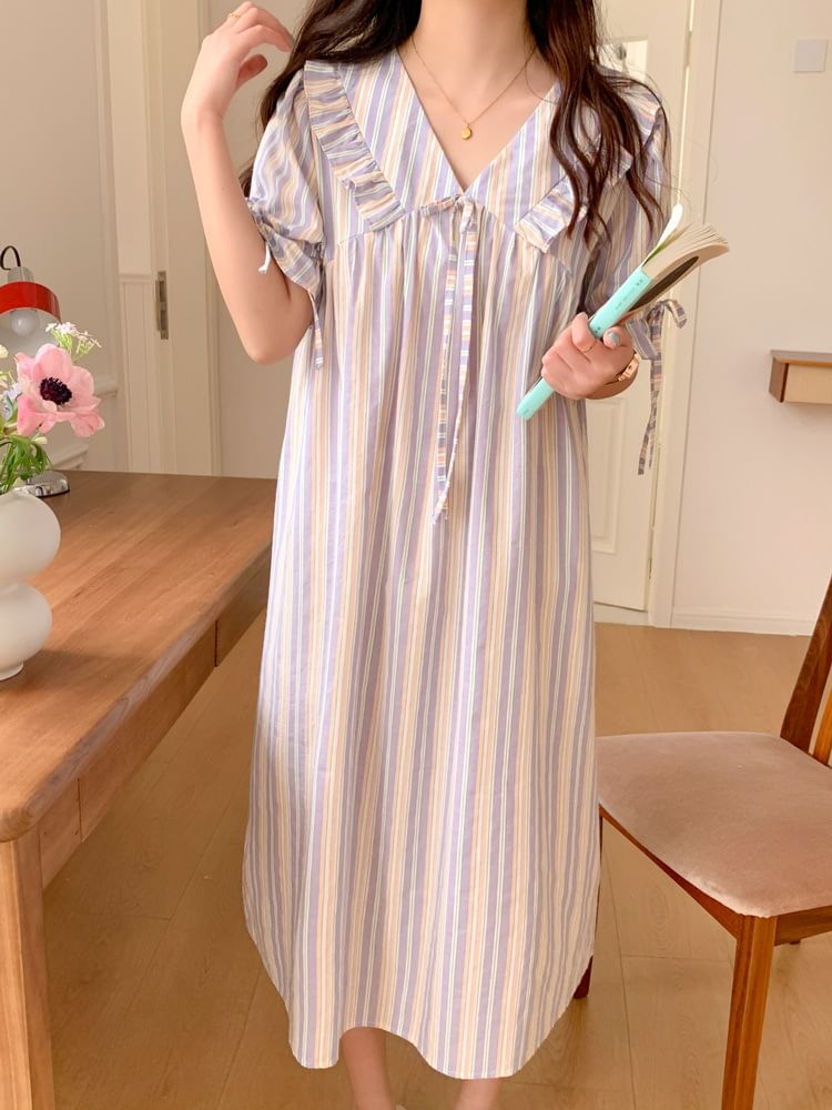 Sadelle - Gestreepte pyjamajurk met korte mouwen / pyjamatop / shorts / set
