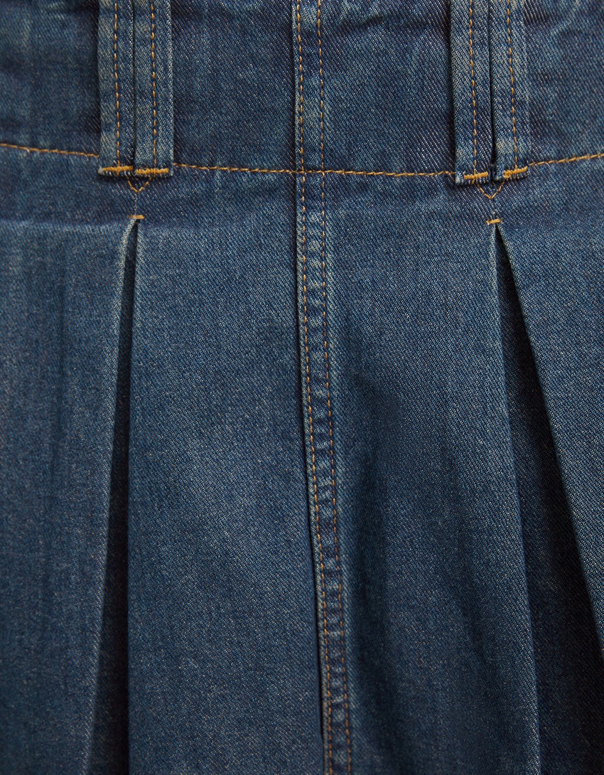 saias-calça plissadas em denim desbotado