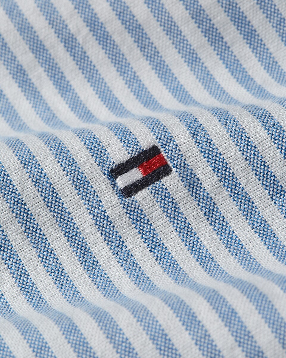 TOMMY HILFIGER<br>Camisa Oxford listrada e reta