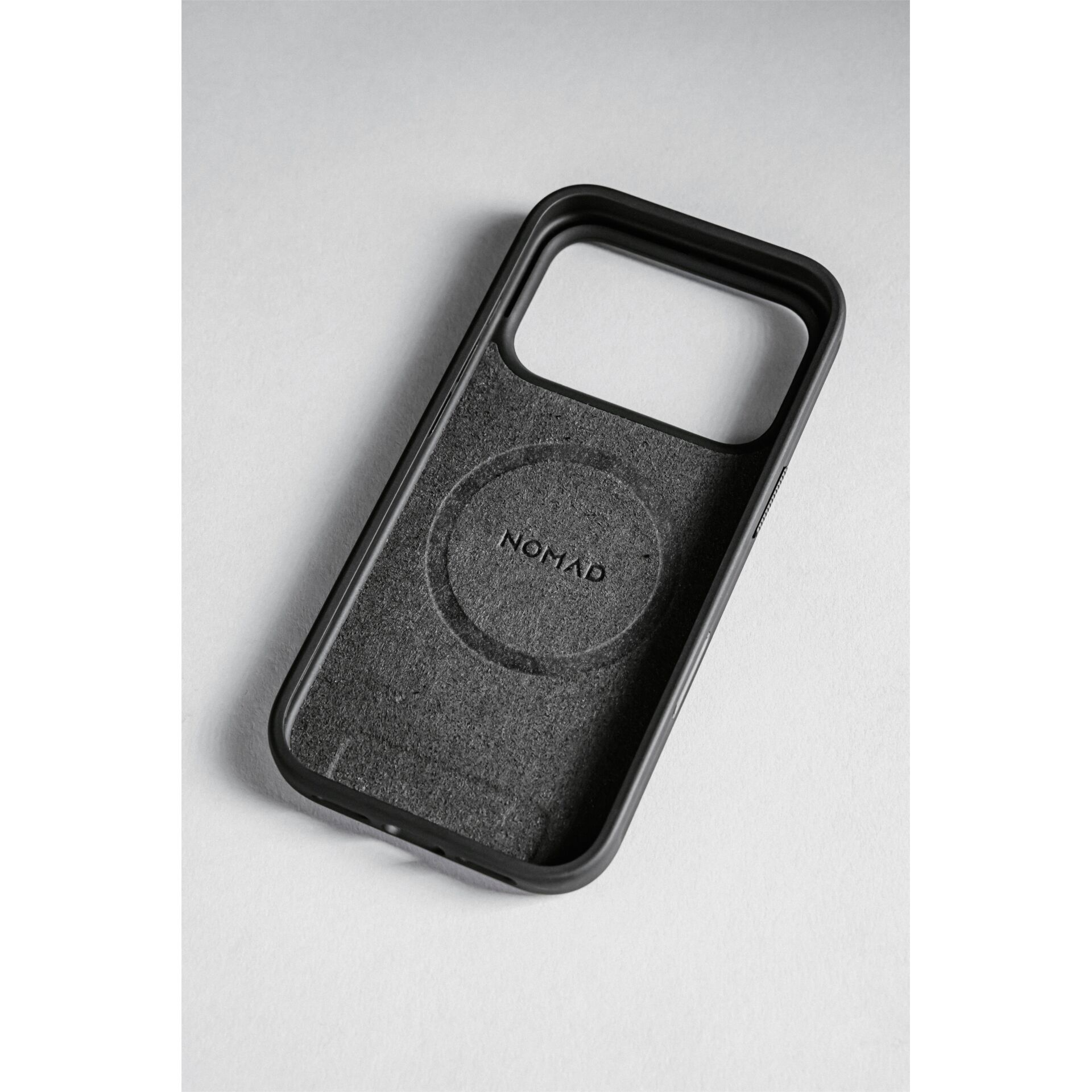 iPhone 17 Pro MagSafe Echtleder Hülle Modern Leather Case (NM014339858) - Schwarz