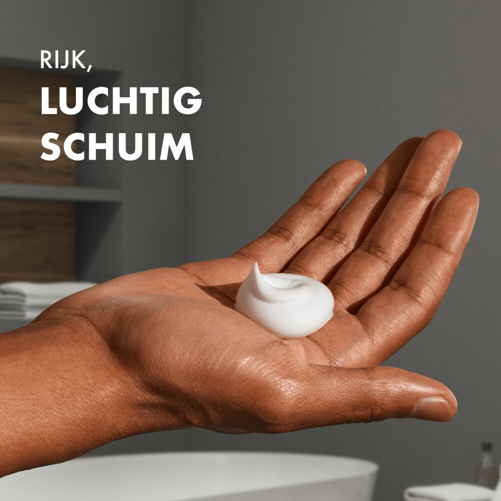 Gillette Fusion Scheerschuim Met Amandelolie Voor De Gevoelige Huid250 ml