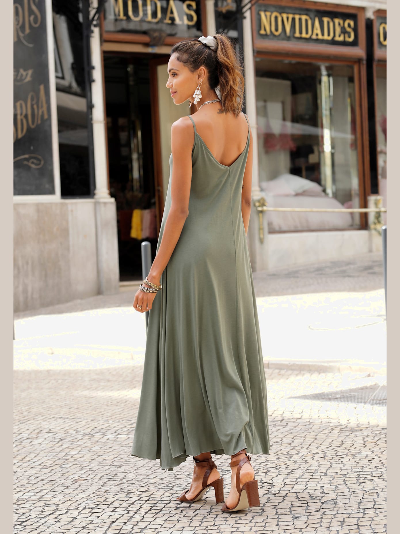 Robe longue bretelles spaghetti estivales