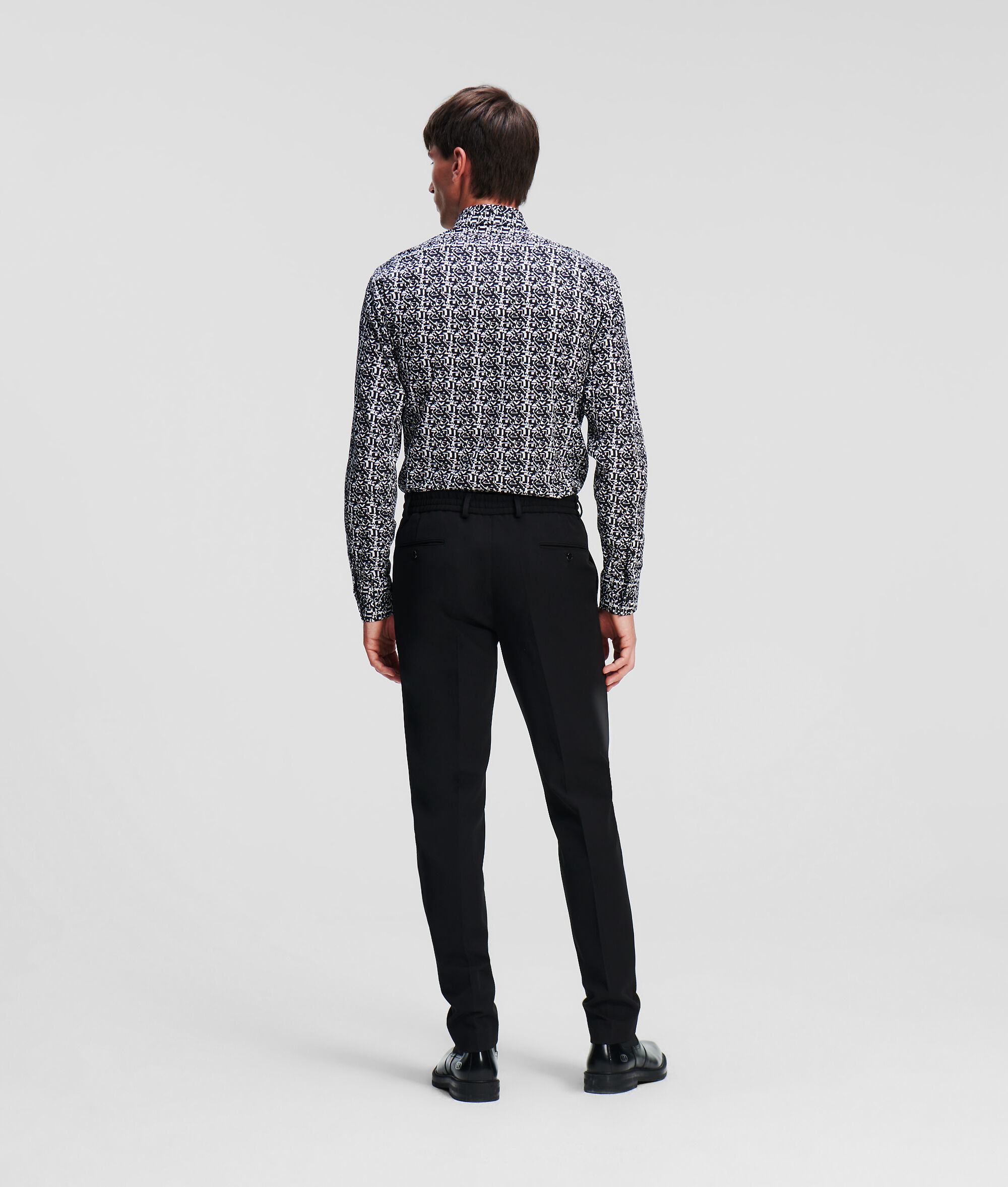 Chemise à motifs à la coupe moderne