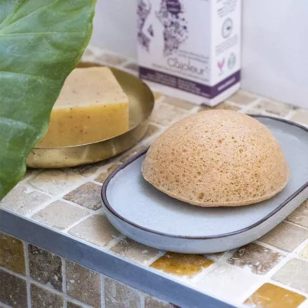 Esponja facial esfoliante e purificante de konjac Omum My Good Fairy