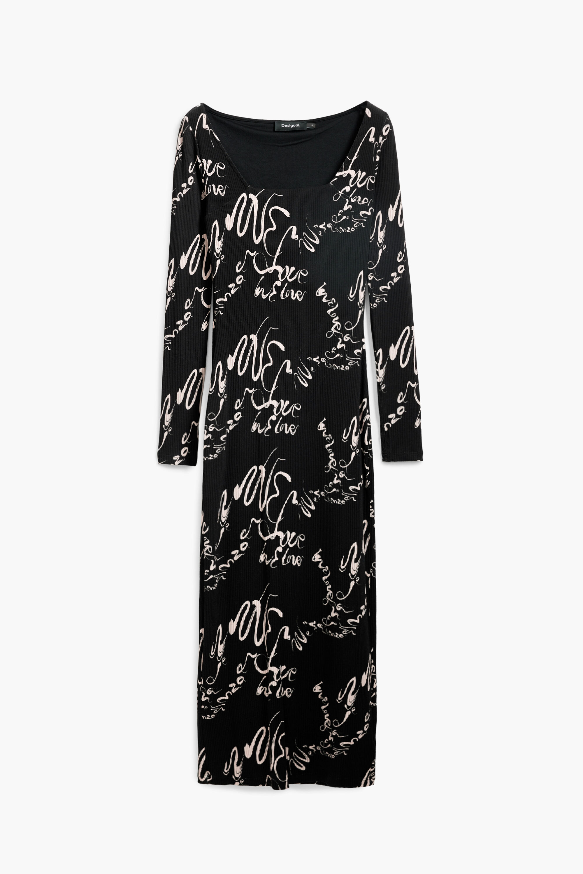 Vestido com decote quadrado e estampa de letras.