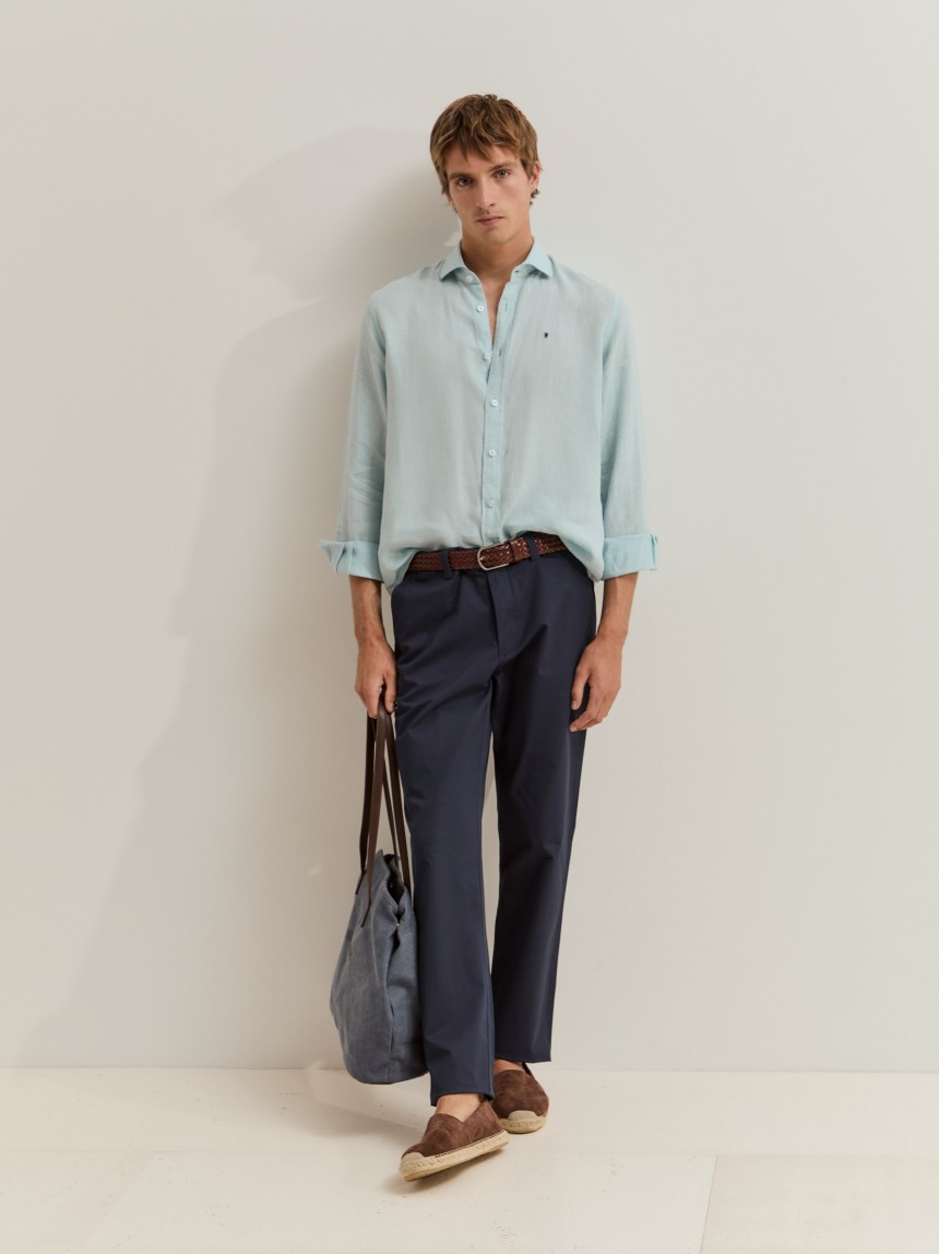 Calças chino regular fit de algodão