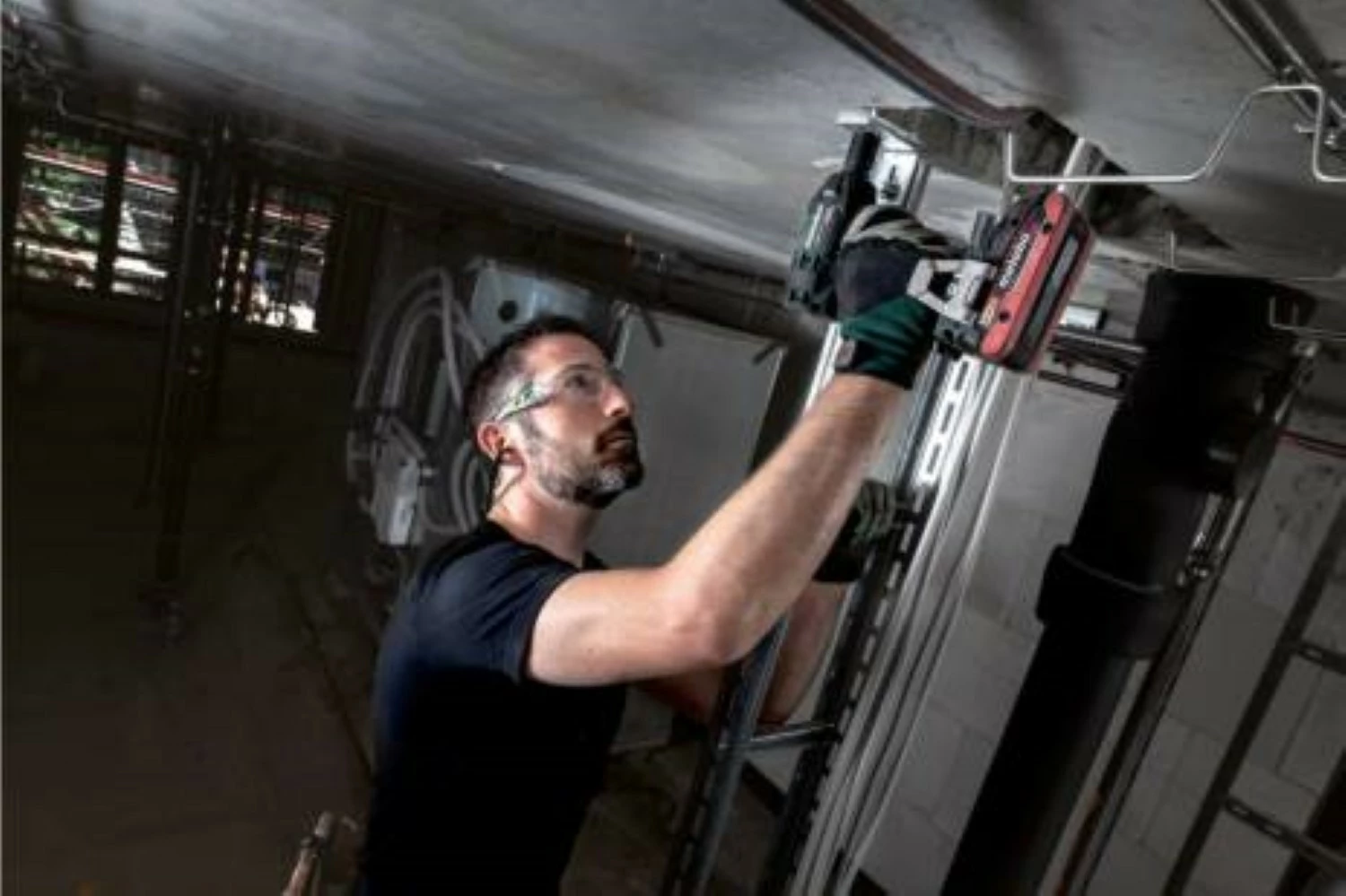 Metabo SSW 18 LTX 300 BL 18V LiHD Accu slagmoersleutel set (2x 4.0Ah LiHD accu) in metaBox - 300Nm - 1/2